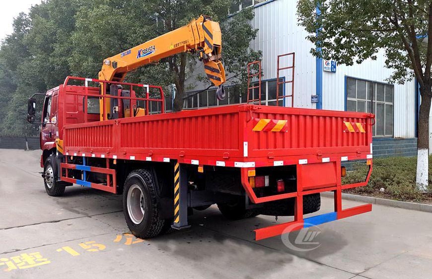 東風(fēng)柳汽6.3噸隨車(chē)吊